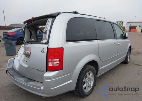 2010 Chrysler Town & Country Touring from USA, damaged, VIN 2A4RR5D18AR198714